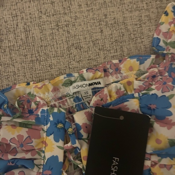 NWT Long Puff Sleeve Floral Crop Top - Picture 4 of 4